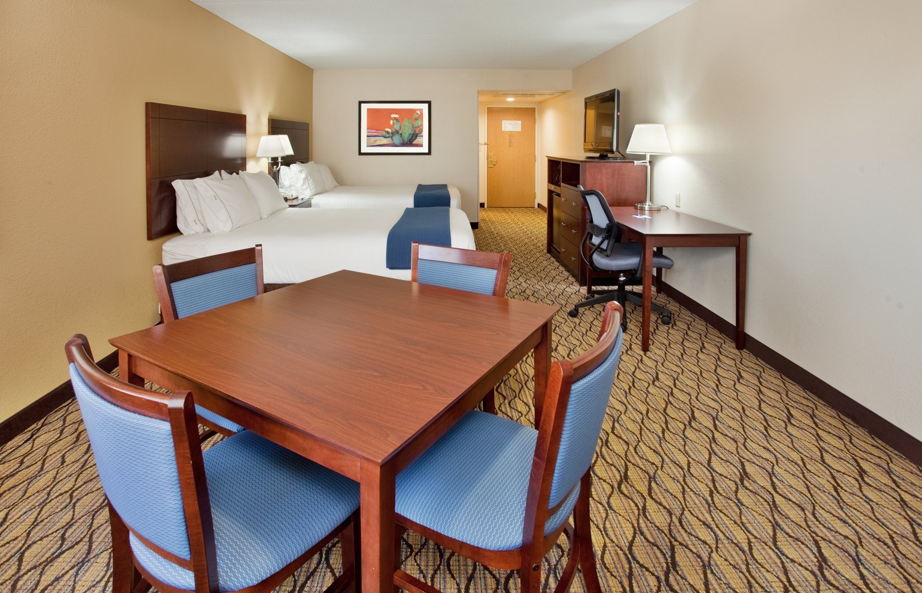 Holiday Inn Express Hotel Scottsdale North Room Type - 2 Queen with Pool View and Dining Area