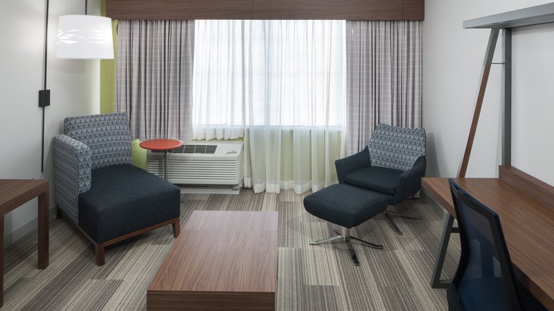 Holiday Inn Express and Suites Orlando At Seaworld