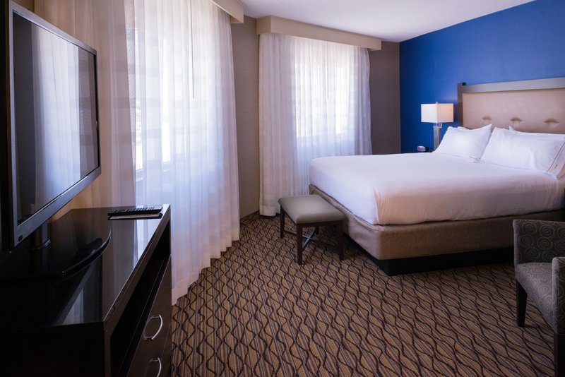 1 BED ACCESSIBLE ROLL IN SHWR NOSMK