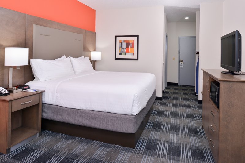 HOLIDAY INN EXPRESS CLANTON
