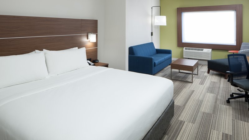Holiday Inn Express and Suites Orlando At Seaworld