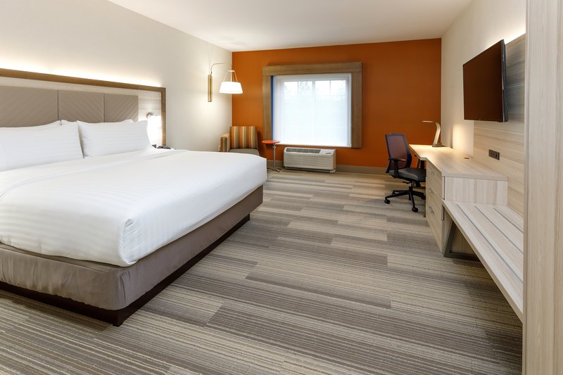 Holiday Inn Express and Suites Sturbridge