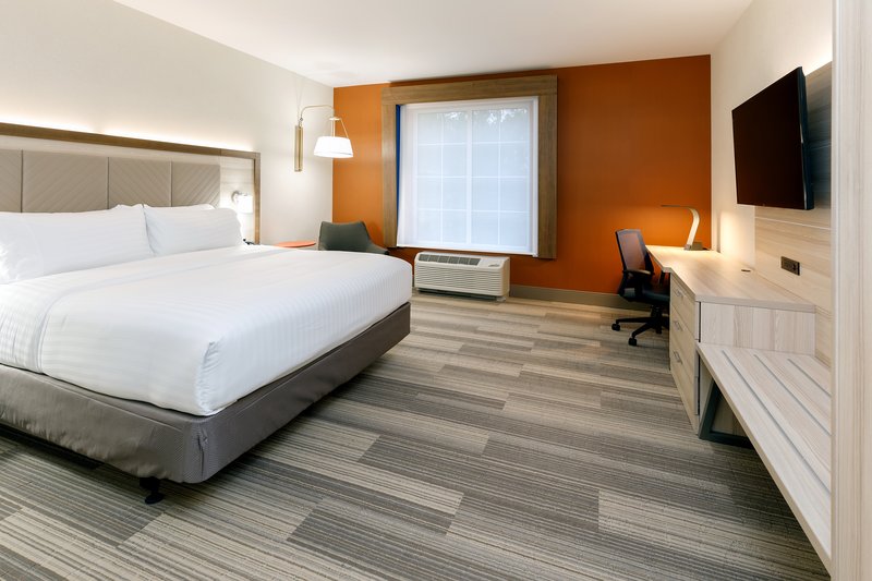 Holiday Inn Express and Suites Sturbridge