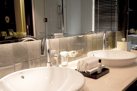 Well-cleaned and spacious for a comfortable bathroom experience
