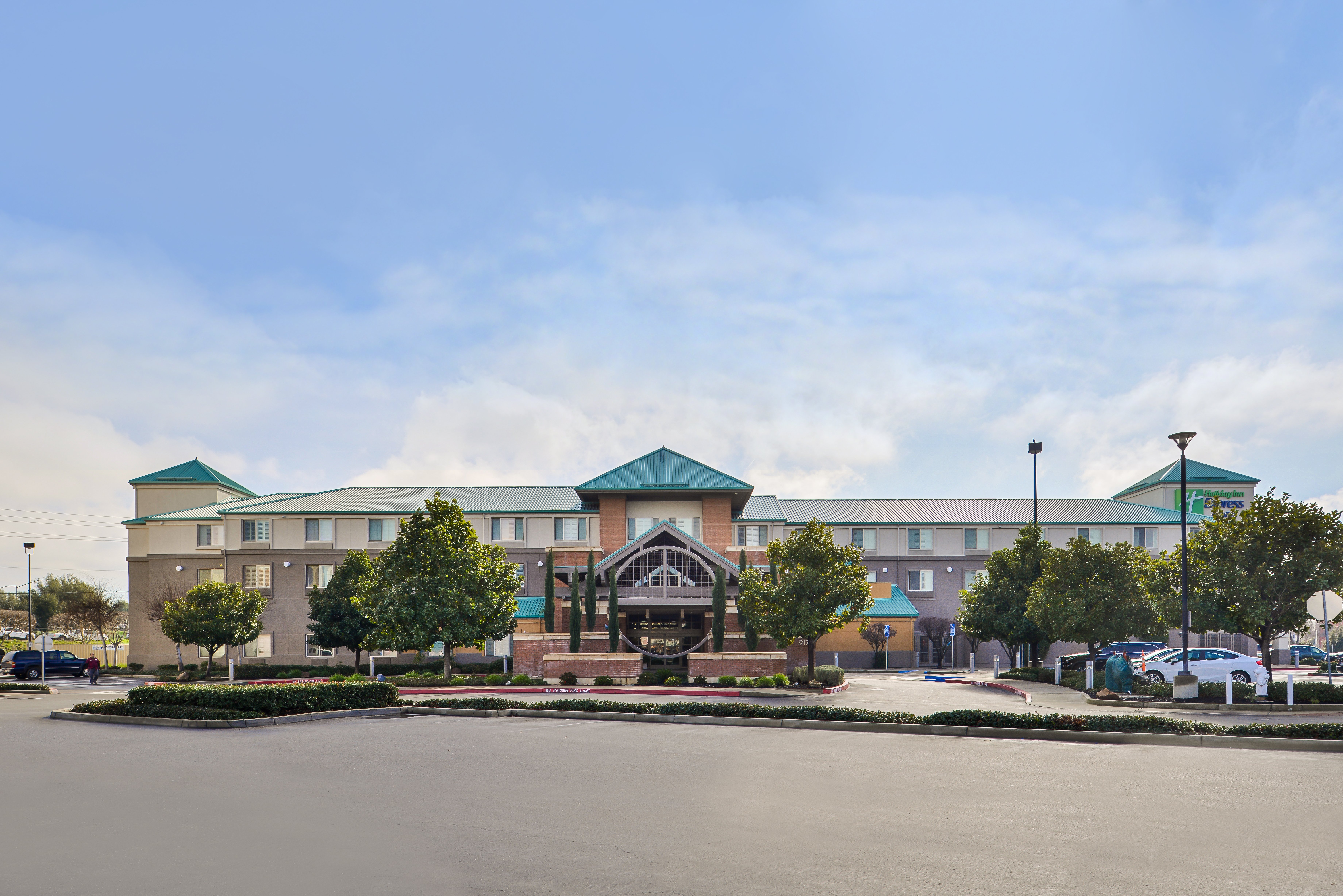Holiday Inn Express Hotel & Suites Elk Grove