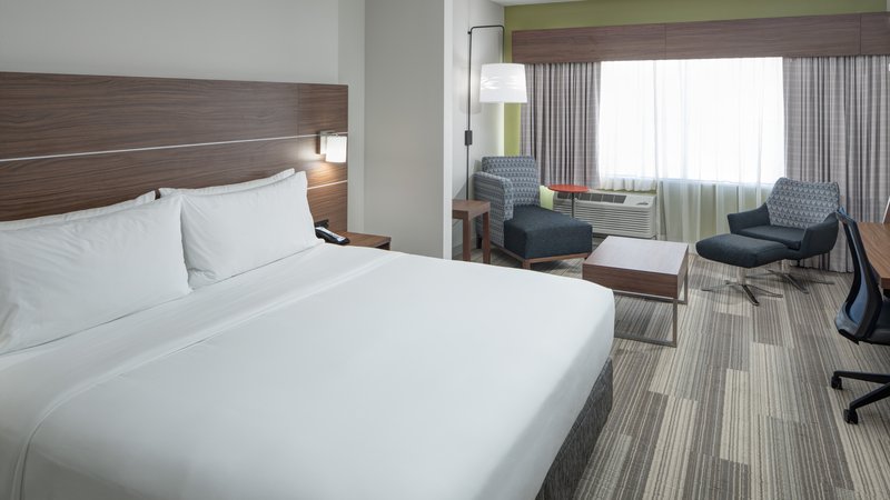 Holiday Inn Express and Suites Orlando At Seaworld