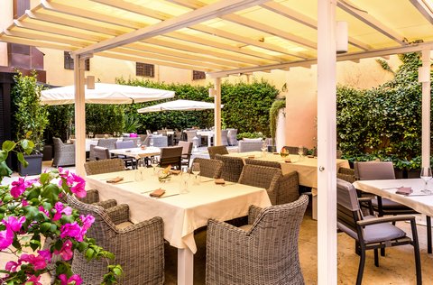Disfruta de las agradables temperaturas de Roma en nuestro Patio I