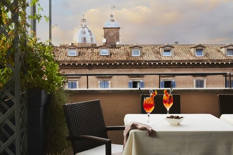 Aperitivo con vistas desde nuestra Terraza en la Azotea