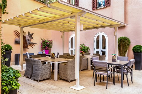 Coffee break en nuestro Patio Interno