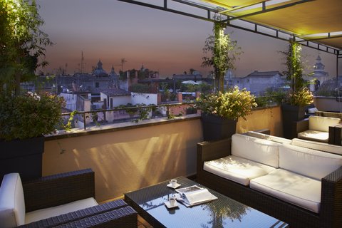 Relájese en nuestro Bar en la Terraza de la Azotea