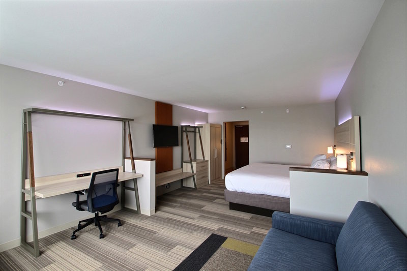 Holiday Inn Express and Suites Fond Du Lac