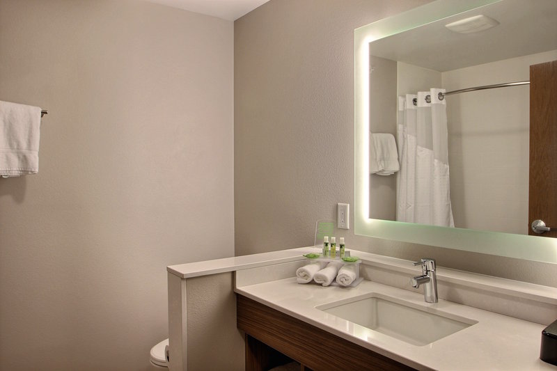 Holiday Inn Express and Suites Fond Du Lac