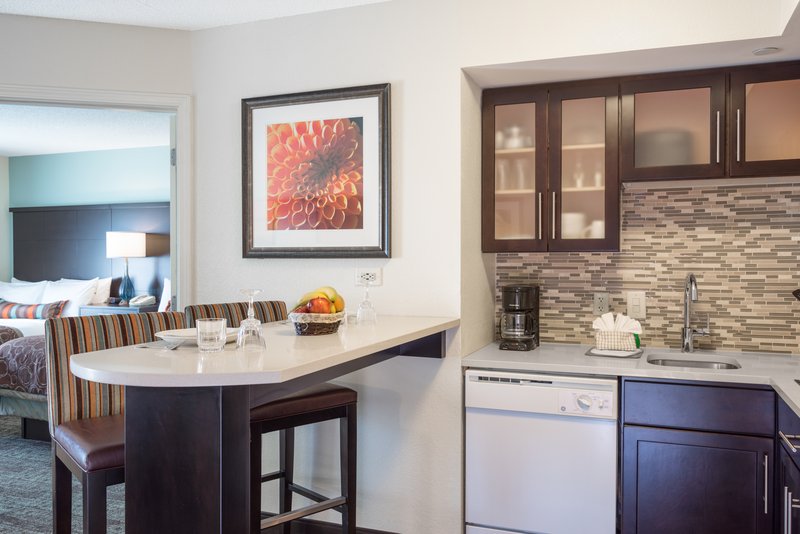 1 BEDROOM SUITE 1 QUEEN BED NONSMOKING