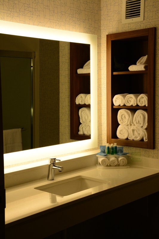 Holiday Inn Express and Suites Lexington Park-California