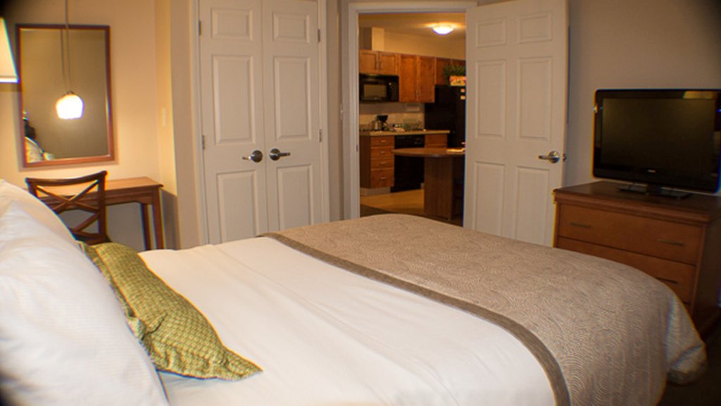 Candlewood Suites JACKSONVILLE, an IHG hotel Room Type - 1 Queen 1 Bdrm Ste Living Dining Kitchen