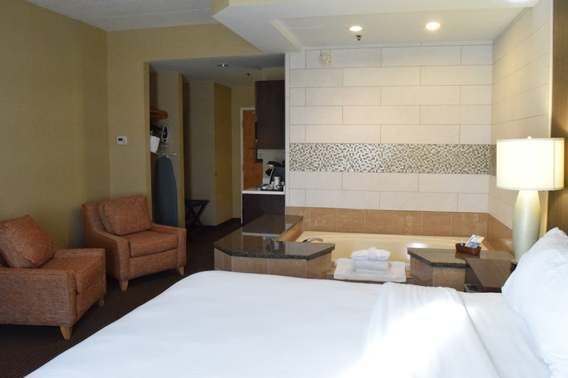 HOLIDAY INN EXPRESS WATERTOWN