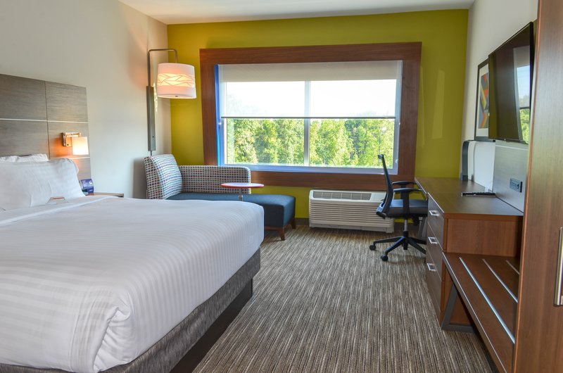 Holiday Inn Express and Suites Charlotte NE – University Area