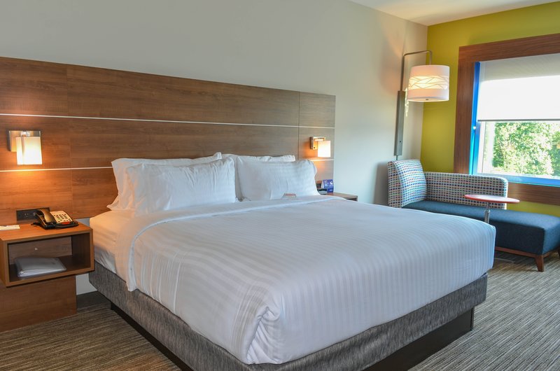 Holiday Inn Express and Suites Charlotte NE – University Area
