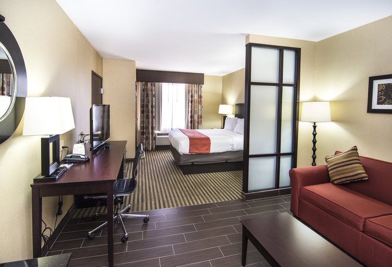 Holiday Inn Express and Suites Elkton – University Area