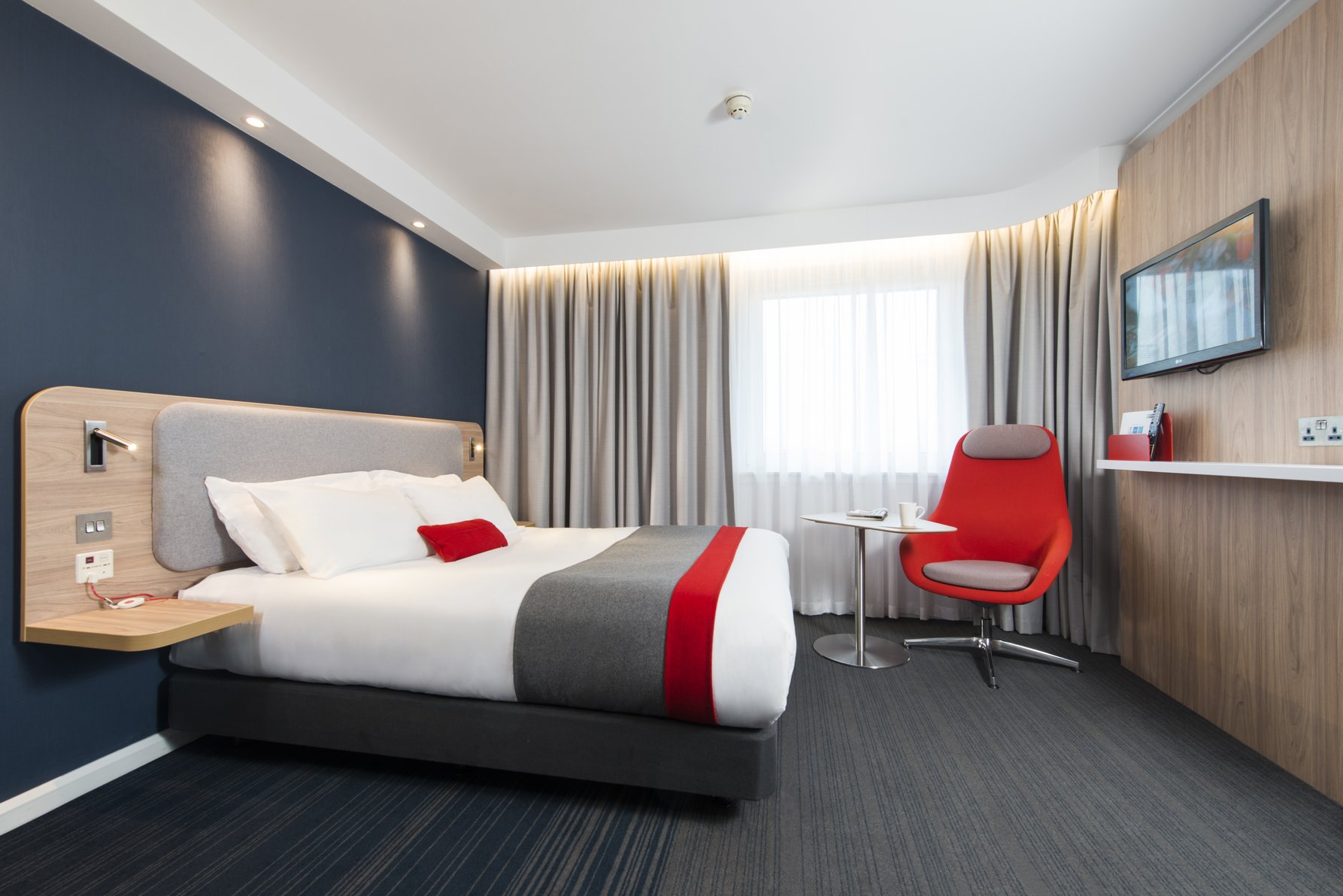 Holiday Inn Express MILTON KEYNES Room Type - 1 Double Standard with Free Hot Breakfast
