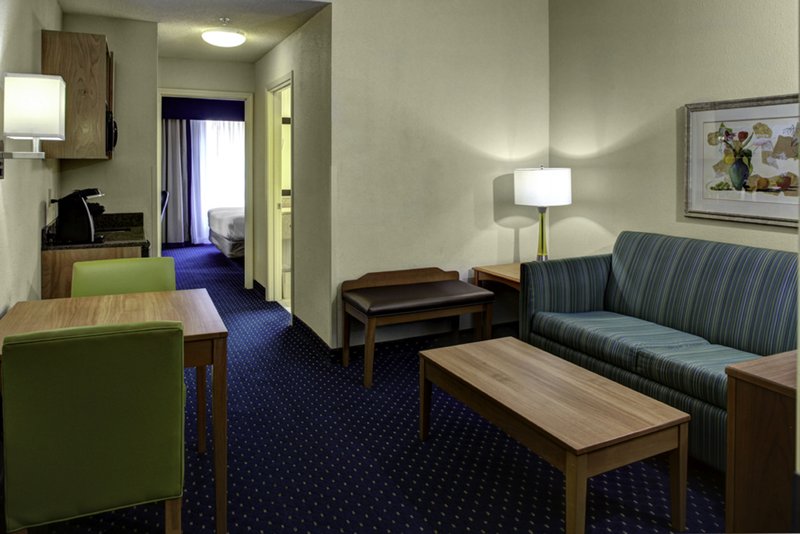 HOLIDAY INN EXP STES NORTH