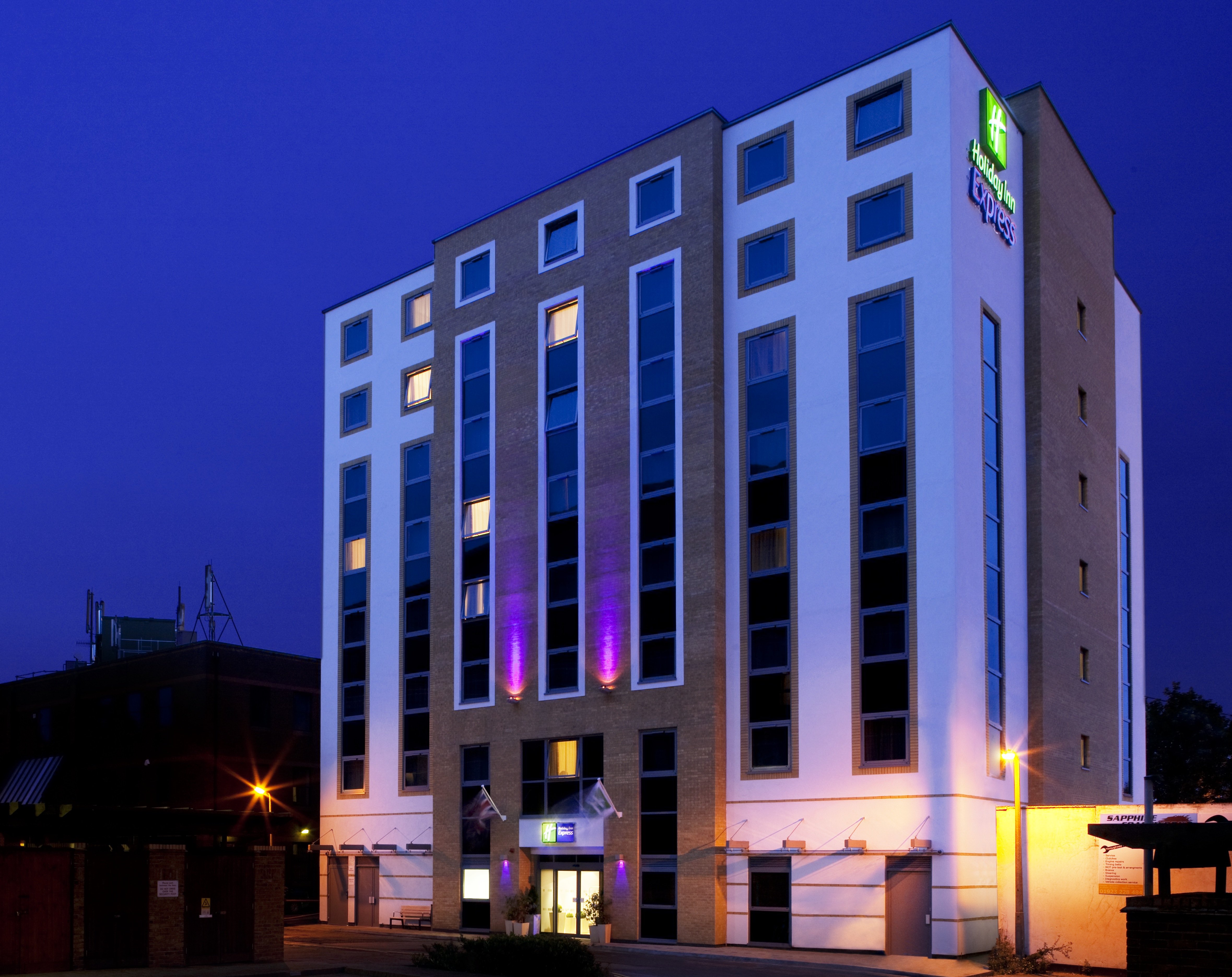 Holiday Inn Express Watford Junction