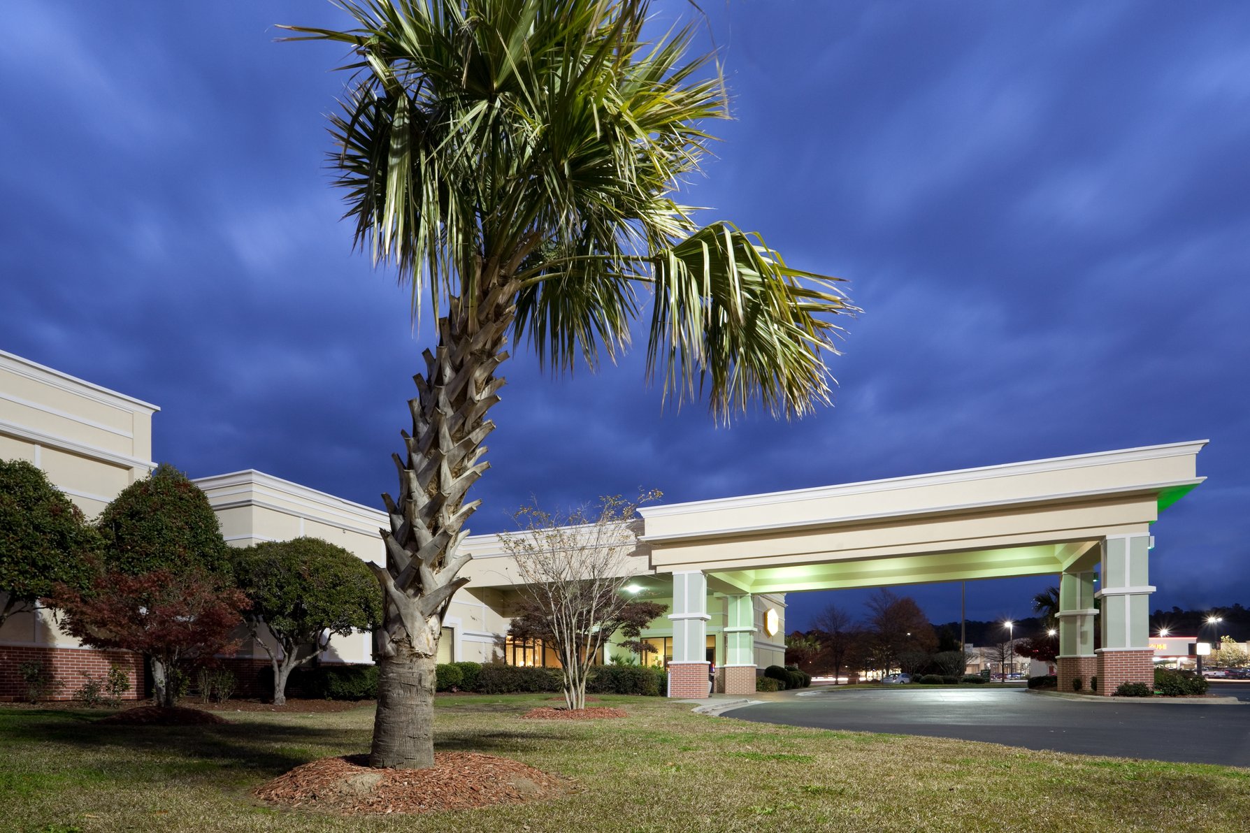 Let us  accommodate you for a relaxing stay at the Holiday Inn.