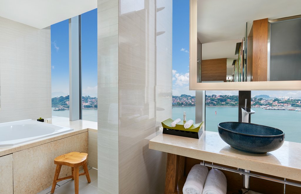 Hotel Indigo Xiamen Harbour, an IHG Hotel Room Type - 1 King Premium Sea View