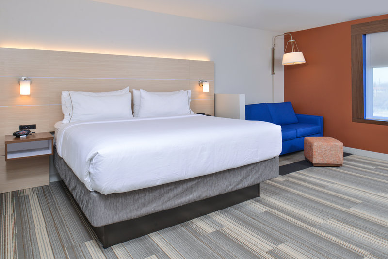 Holiday Inn Express and Suites Brighton South – US 23