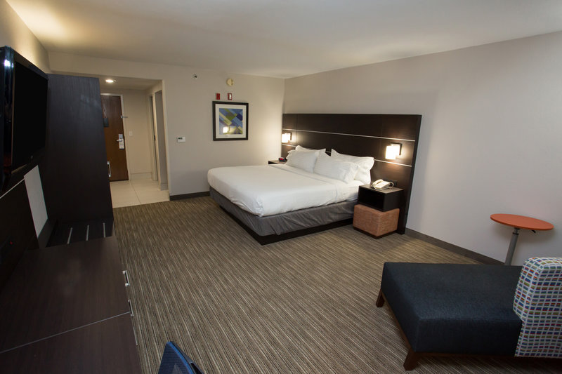 HOLIDAY INN EXPRESS WILMINGTON