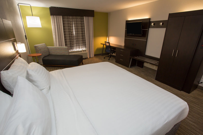 HOLIDAY INN EXPRESS WILMINGTON