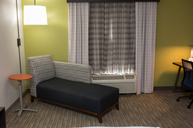 HOLIDAY INN EXPRESS WILMINGTON