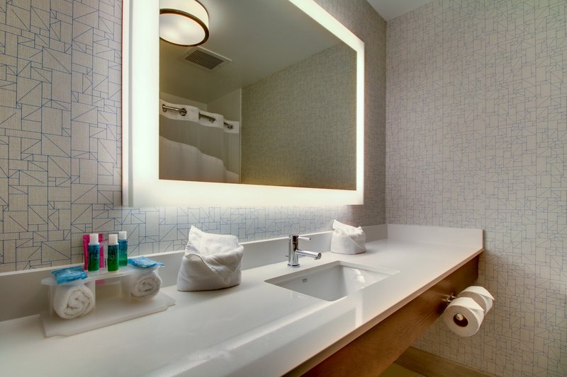 Holiday Inn Express and Suites Aurora – Naperville