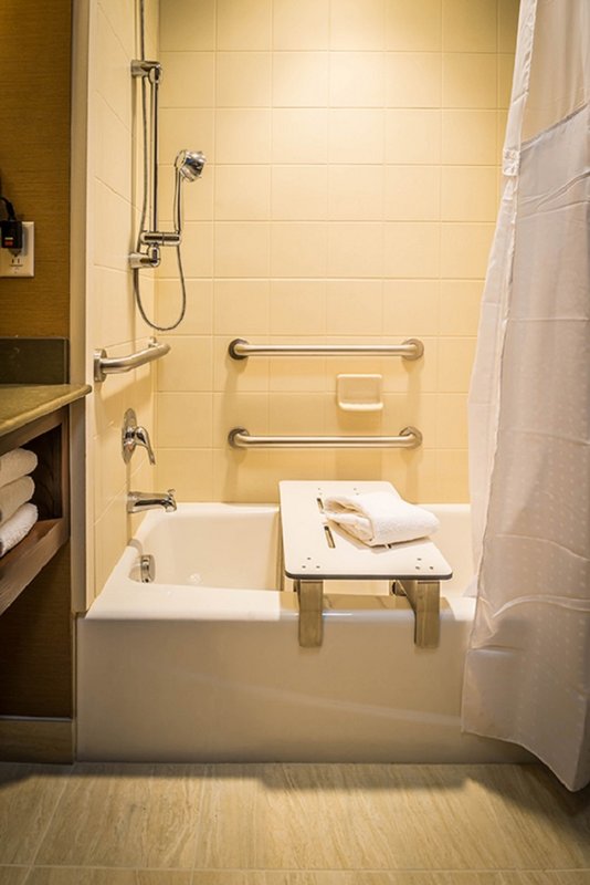 KING MOBILITY ACCESSIBLE TUB NONSMOKING