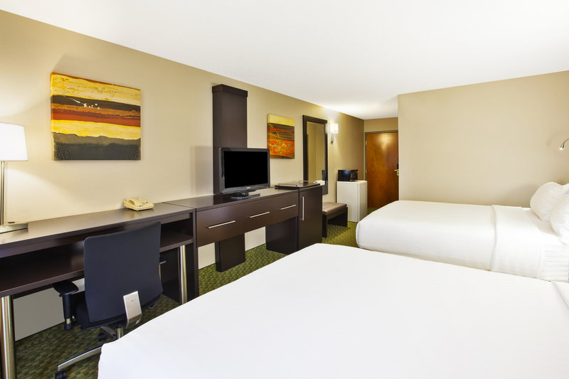 2 QUEEN BEDS WITH DESK NONSMOKING