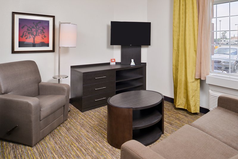 1 QUEEN BED STUDIO SUITE NONSMOKING
