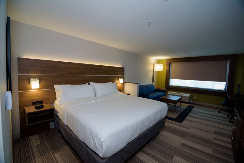 Holiday Inn Express and Suites McKinney – Craig Ranch