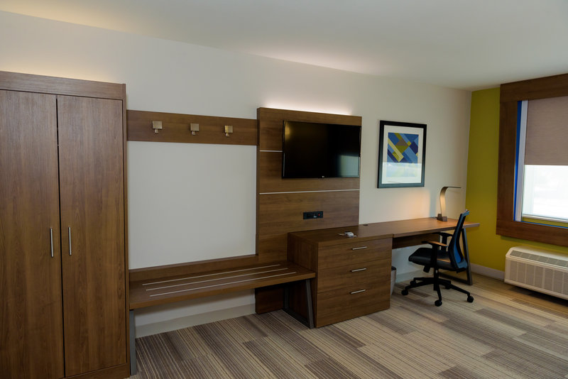 Holiday Inn Express and Suites McKinney – Craig Ranch