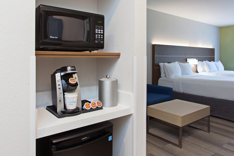 HOLIDAY INN EXP STES CORONA