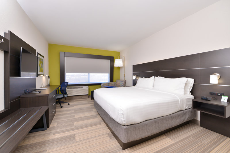 Holiday Inn Express and Suites Kansas City – Lee’s Summit