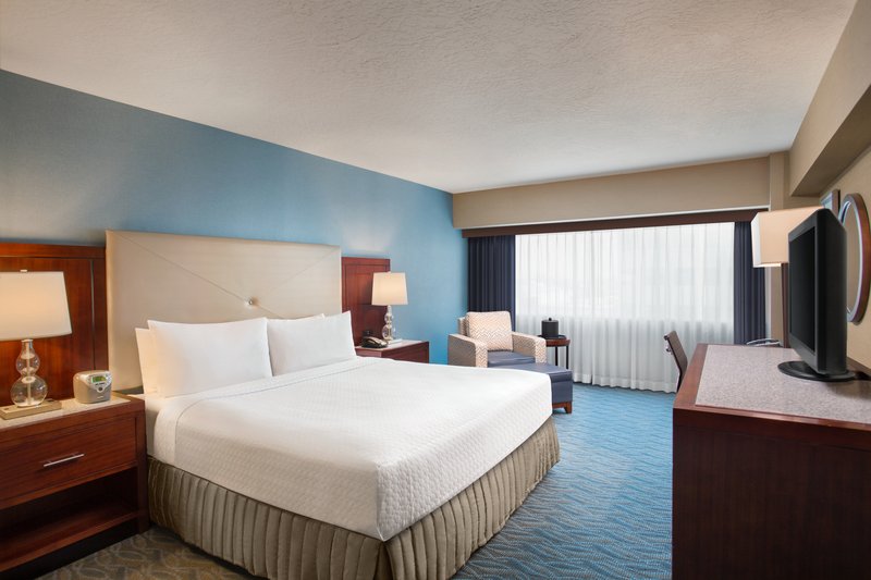 CROWNE PLAZA SAN PEDRO