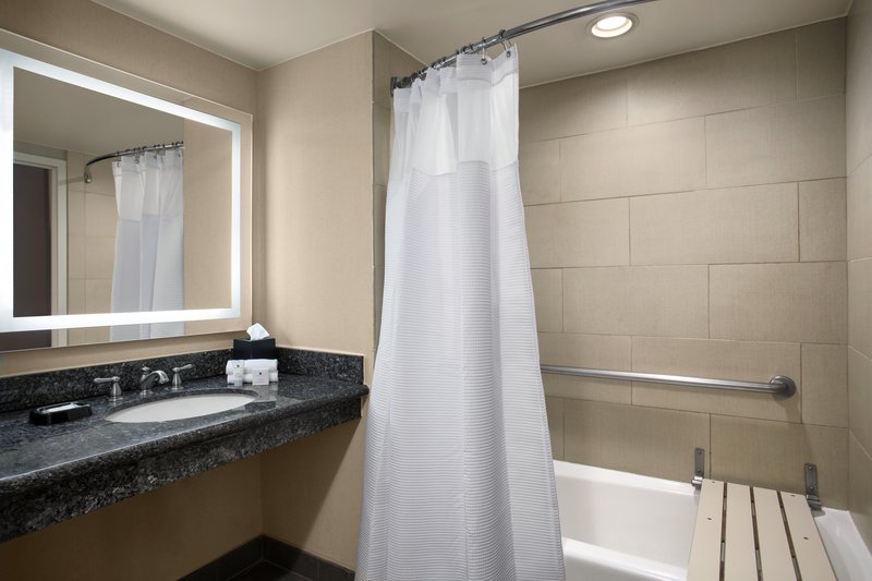 KING MOBILITY ACCESSIBLE TUB NONSMOKING