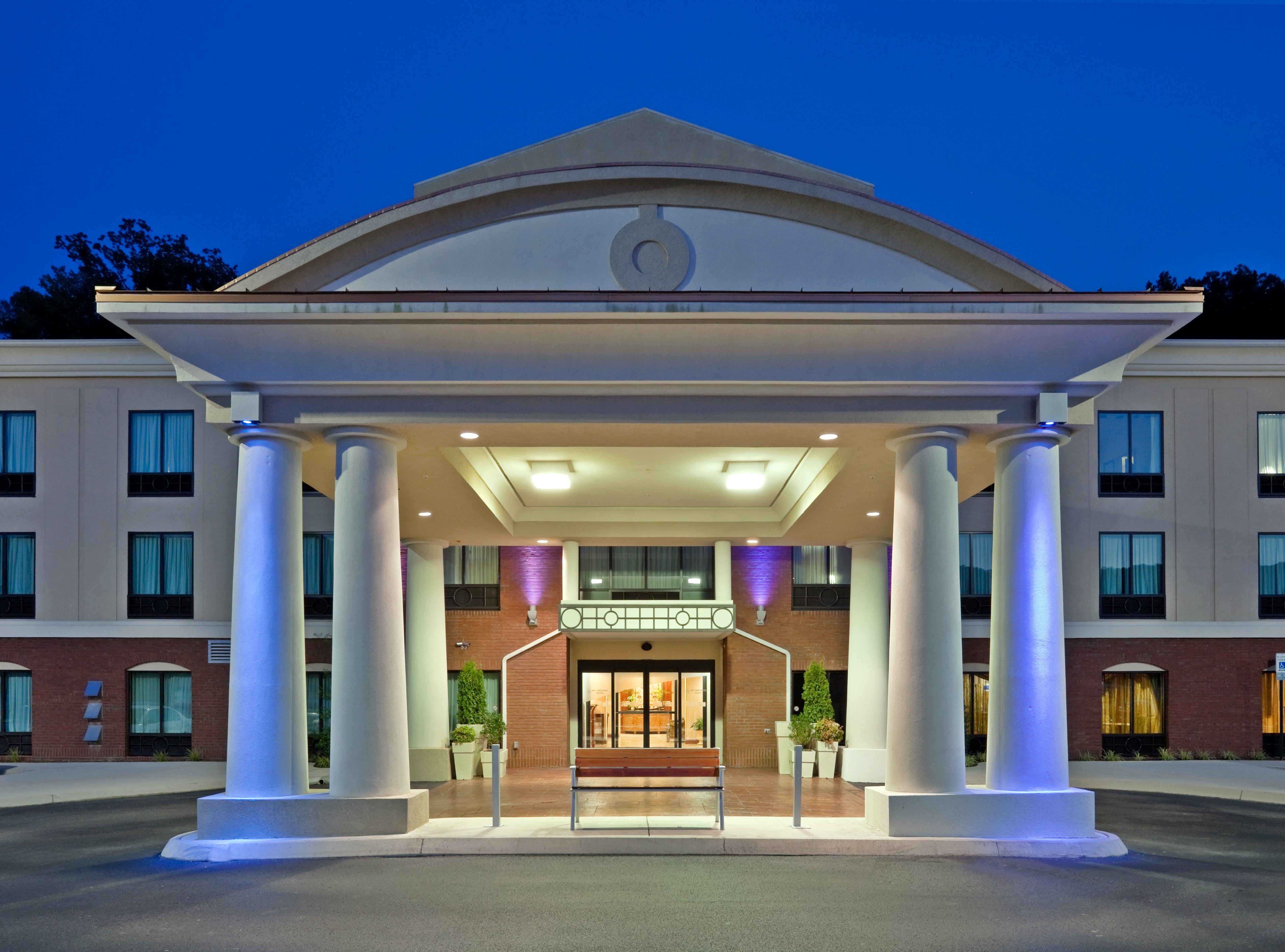Holiday Inn Express Hotel & Suites