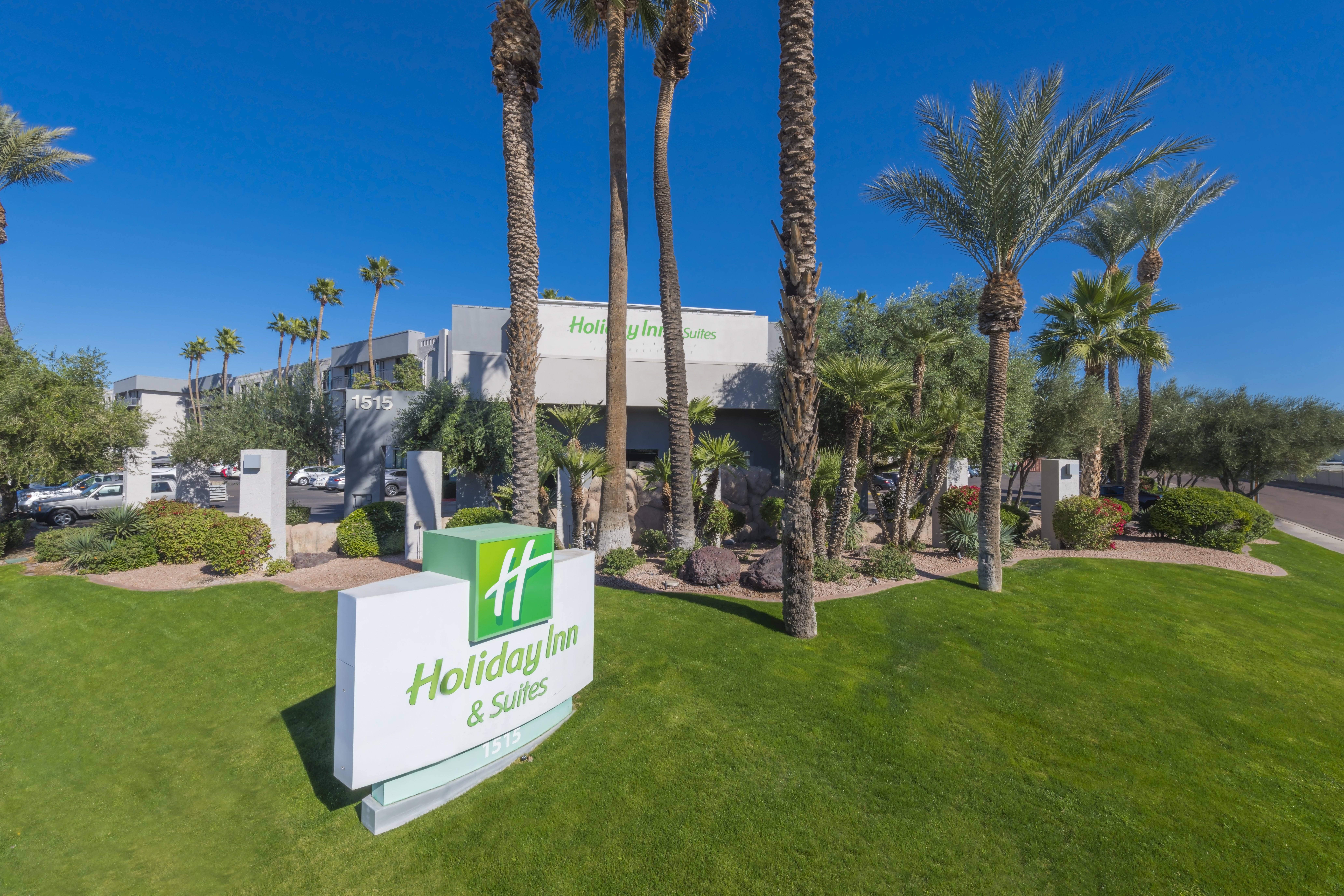 Holiday Inn & Suites Phoenix-Airport N