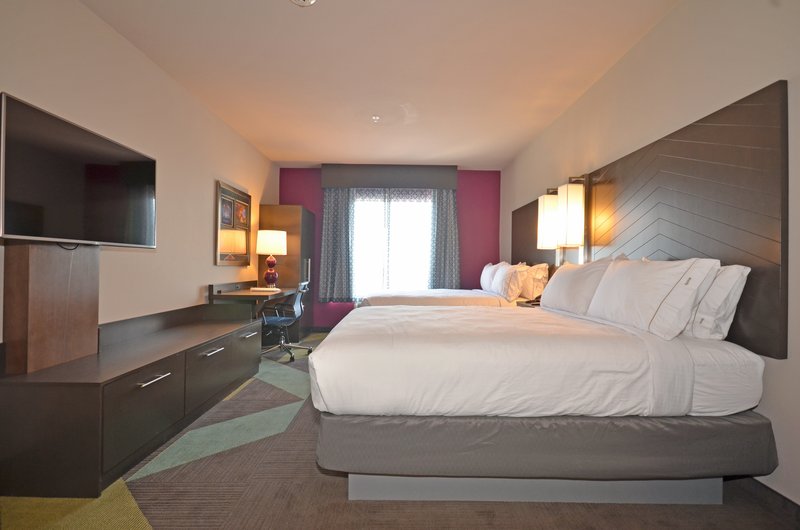 TWO QUEEN BEDS NONSMOKE