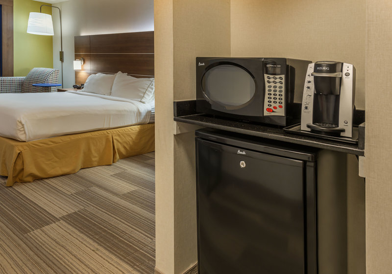 HOLIDAY INN EXP STES CARSON