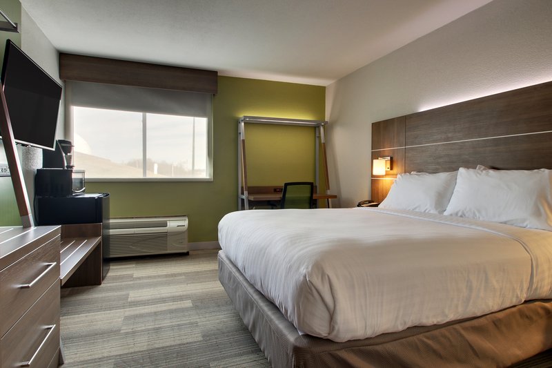 Holiday Inn Express and Suites Wapakoneta
