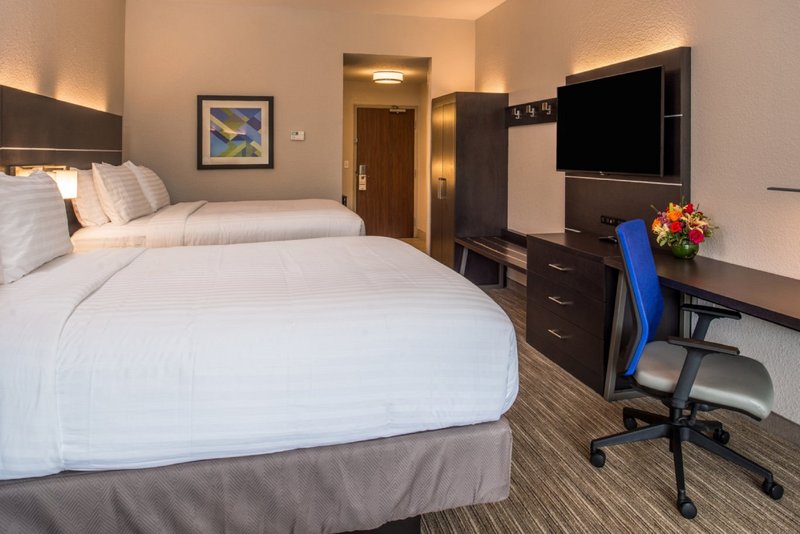 TWO QUEEN BEDS NONSMOKE