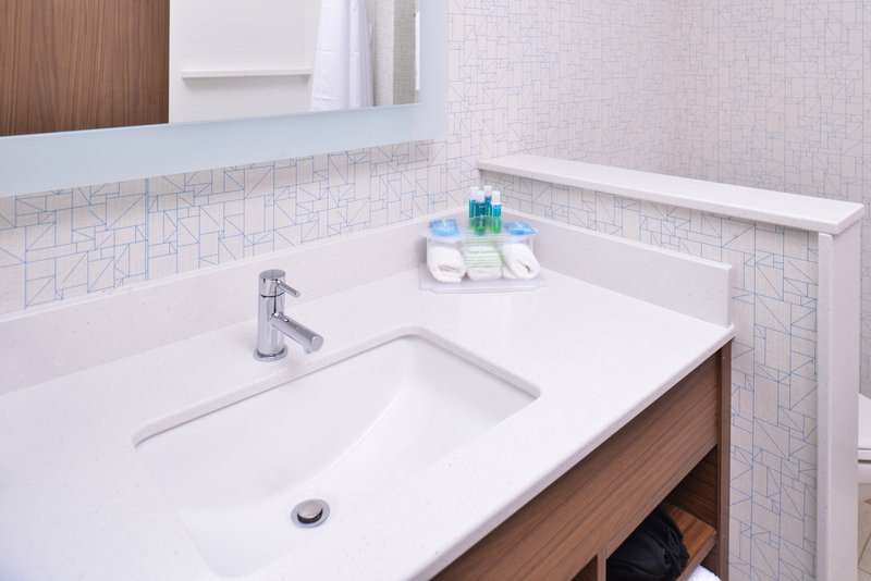 Holiday Inn Express and Suites Omaha Airport