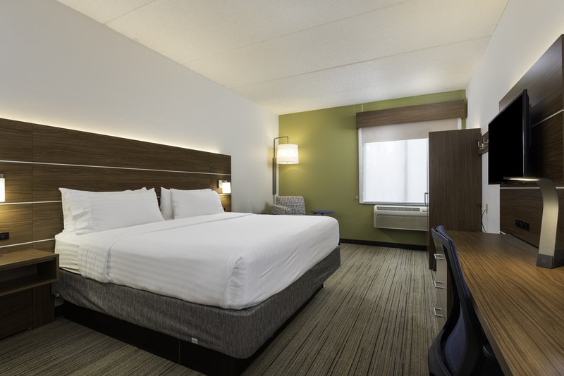 Holiday Inn Express and Suites Charlotte Arpt-Belmont